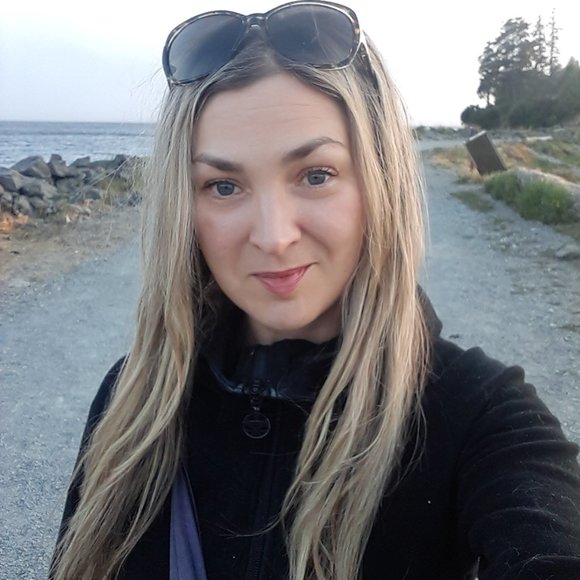 Meet your Posher, Alison - Picture 1 of 3